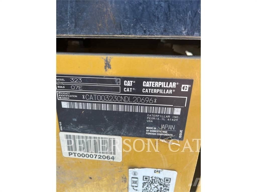 CAT 323 Escavatori cingolati