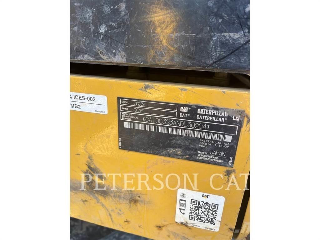 CAT 323 Escavatori cingolati