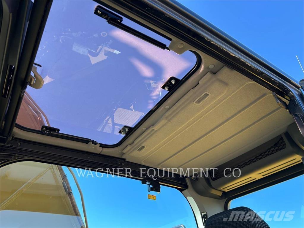 CAT 323 Escavatori cingolati