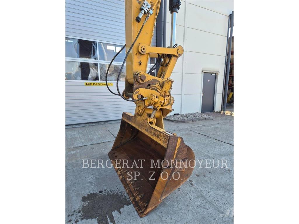 CAT 323 Escavatori cingolati