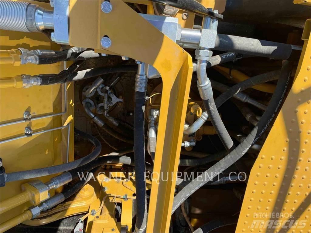 CAT 323 Escavatori cingolati