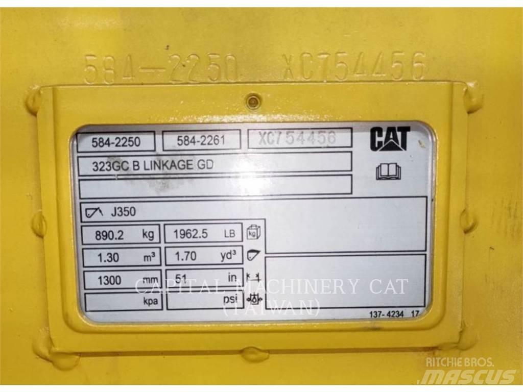 CAT 323GC Benne