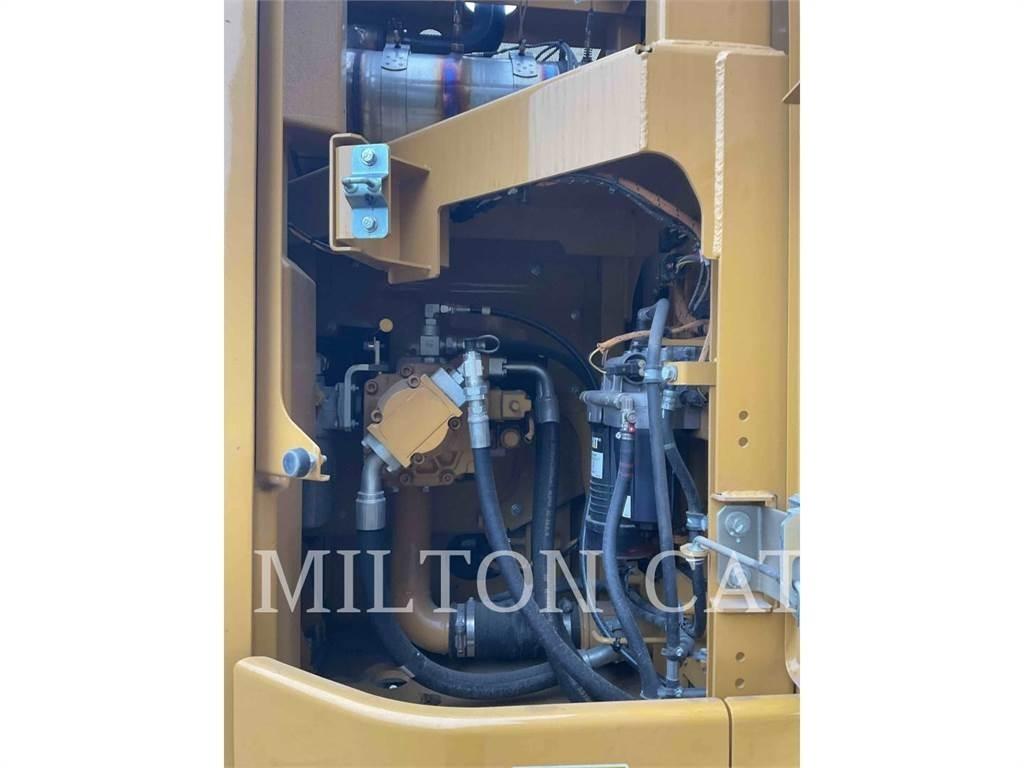 CAT 32507 Escavatori cingolati