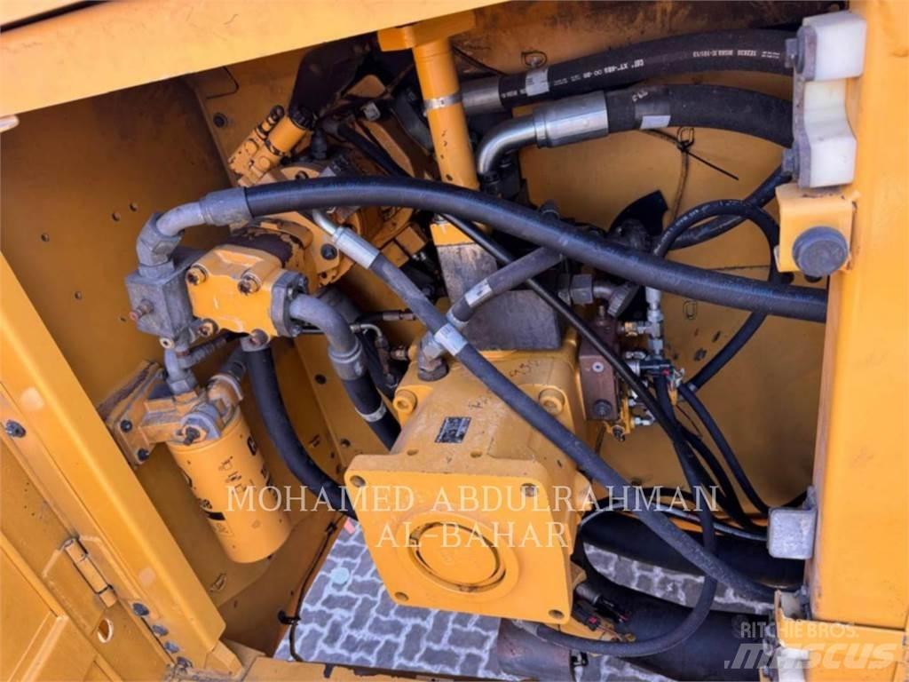 CAT 374D L Escavatori cingolati