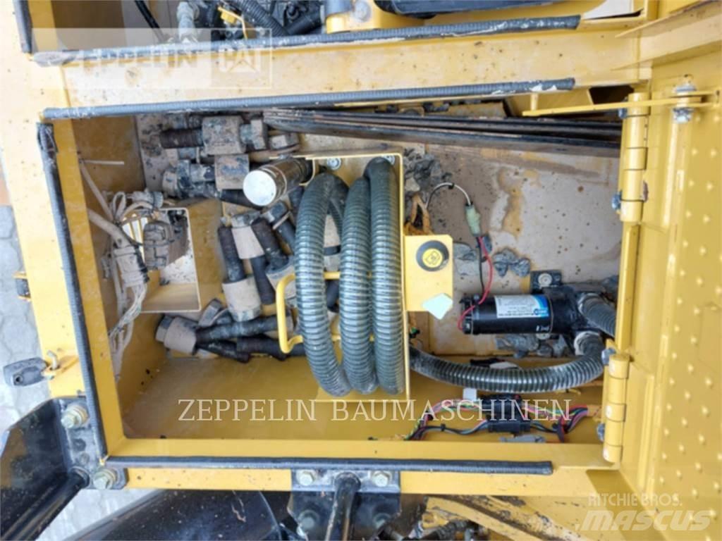 CAT 390FL Escavatori cingolati