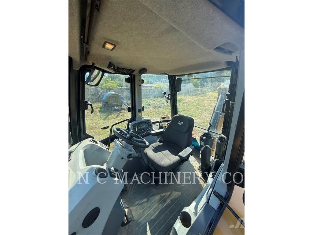 CAT 420F Terne