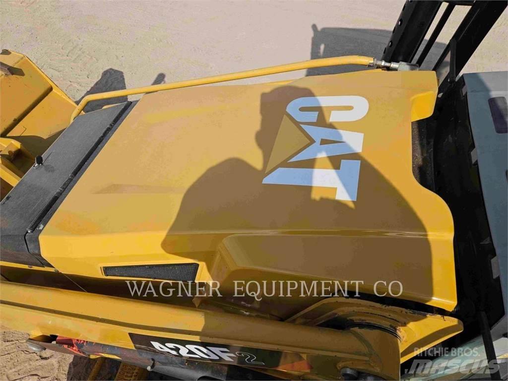 CAT 420F2 4WDS Terne