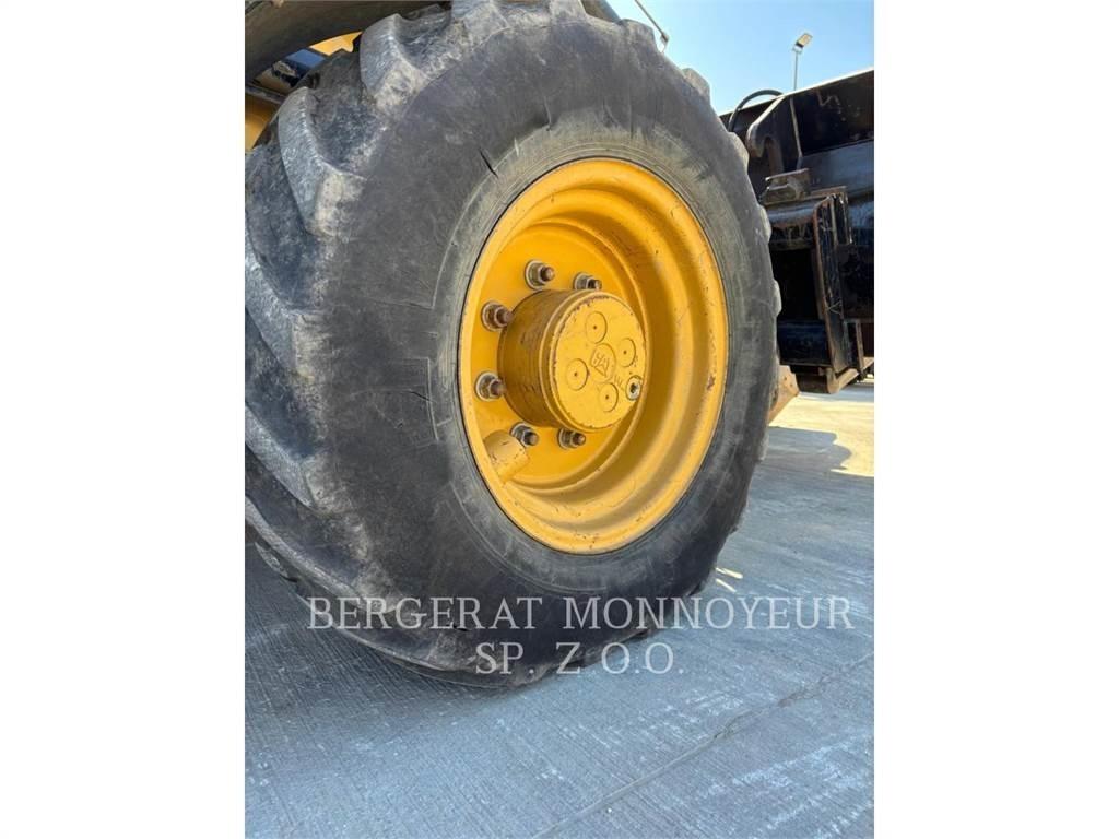 CAT 432F2 Terne