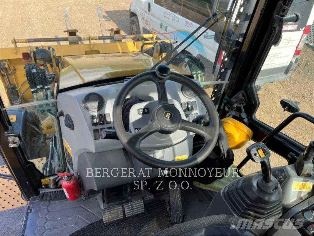 CAT 432F2 Terne
