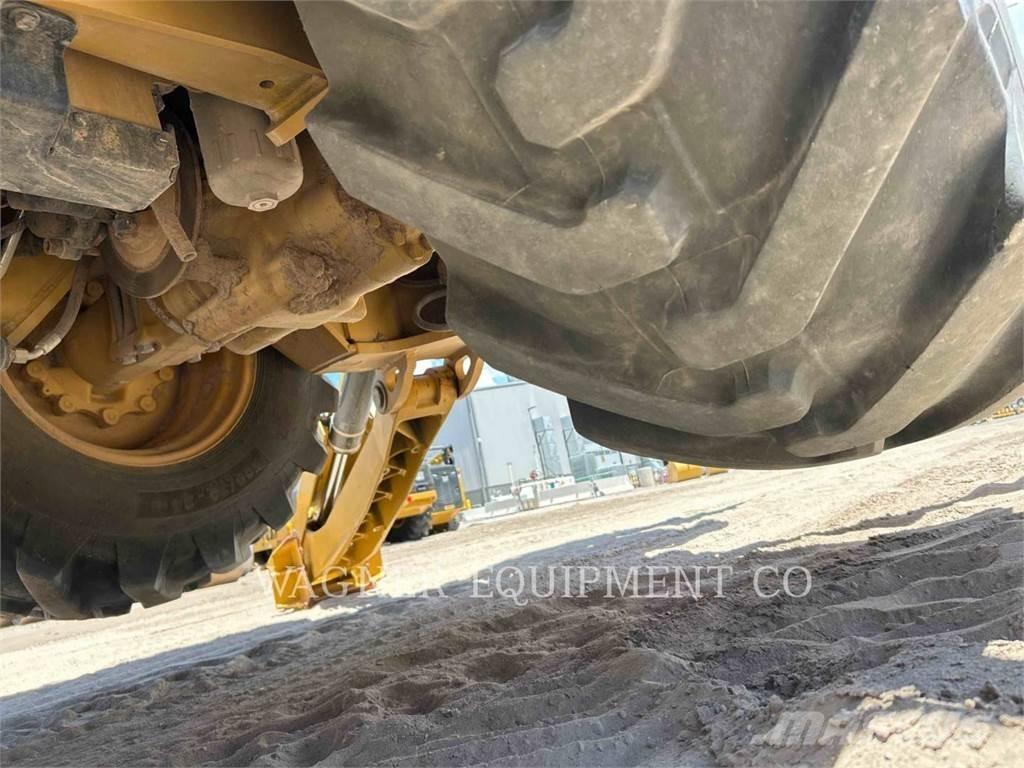 CAT 440 Terne