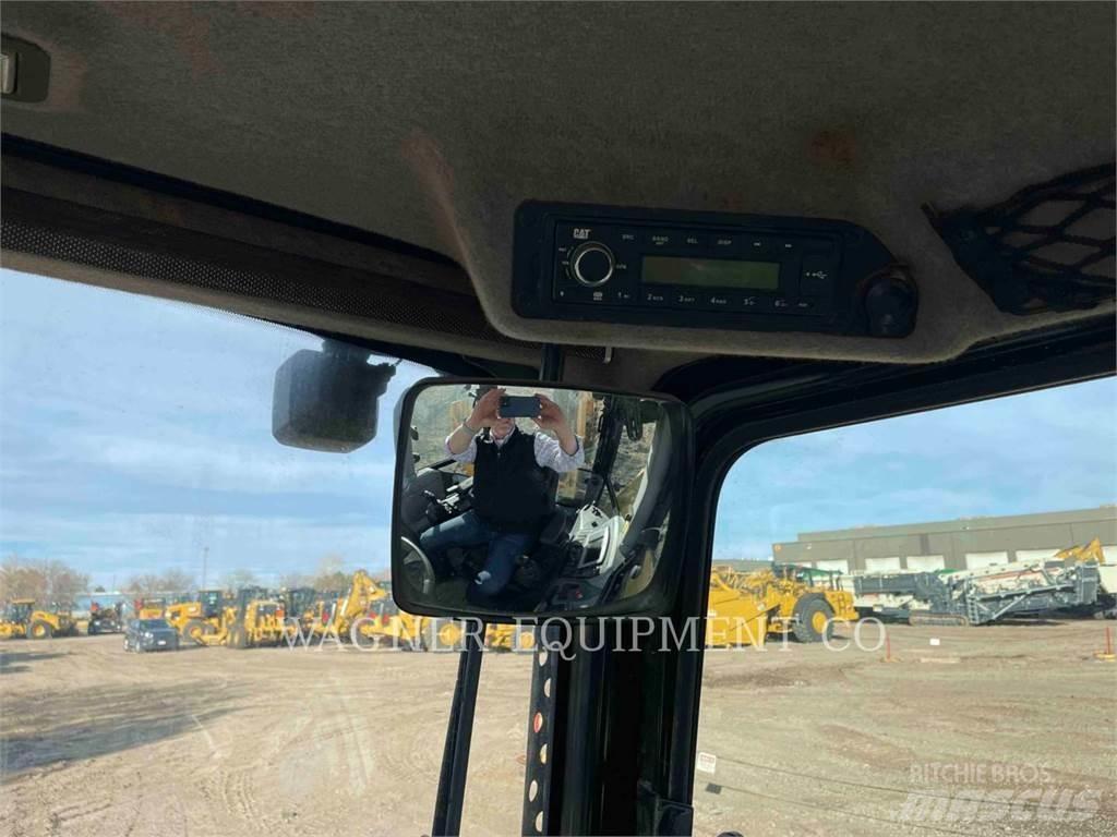 CAT 440 Terne