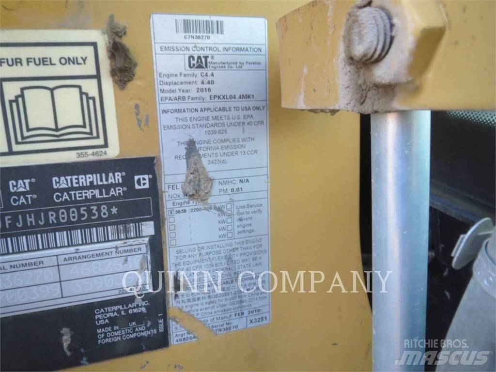 CAT 450F Terne