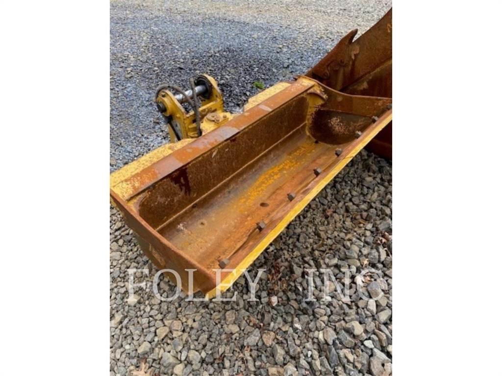 CAT 72 TILT BUCKET Benne
