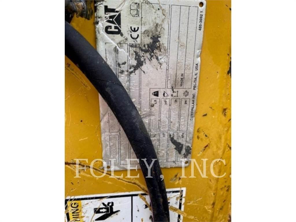 CAT 72 TILT BUCKET Benne