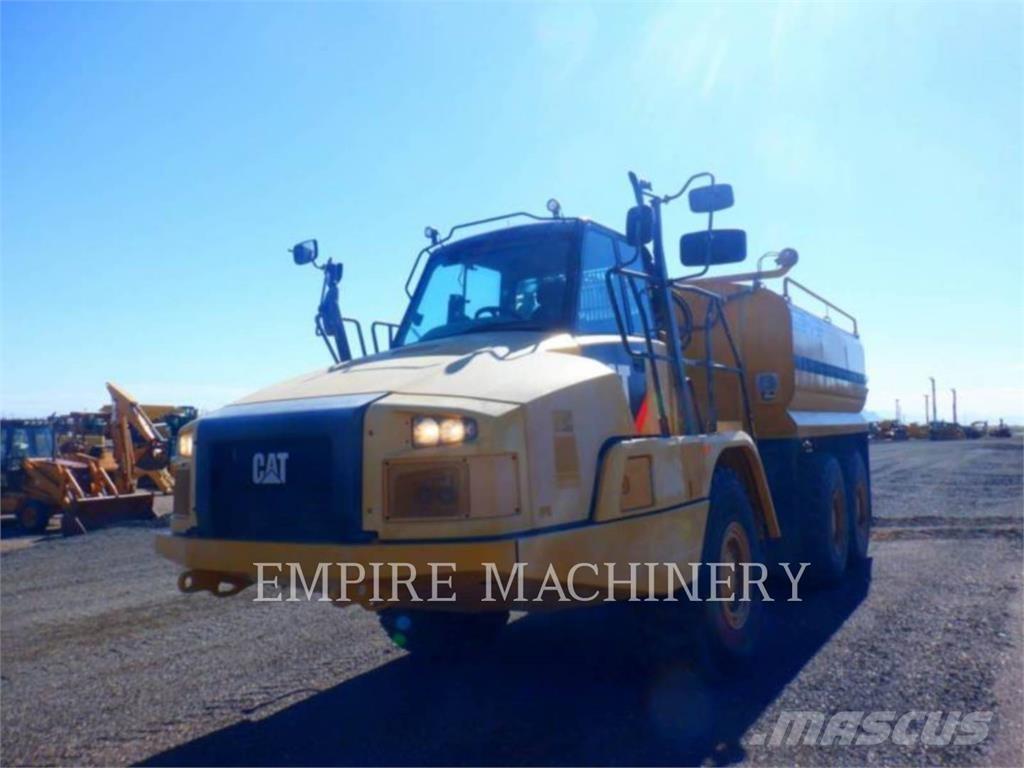 CAT 725C2 WT Autocisterne