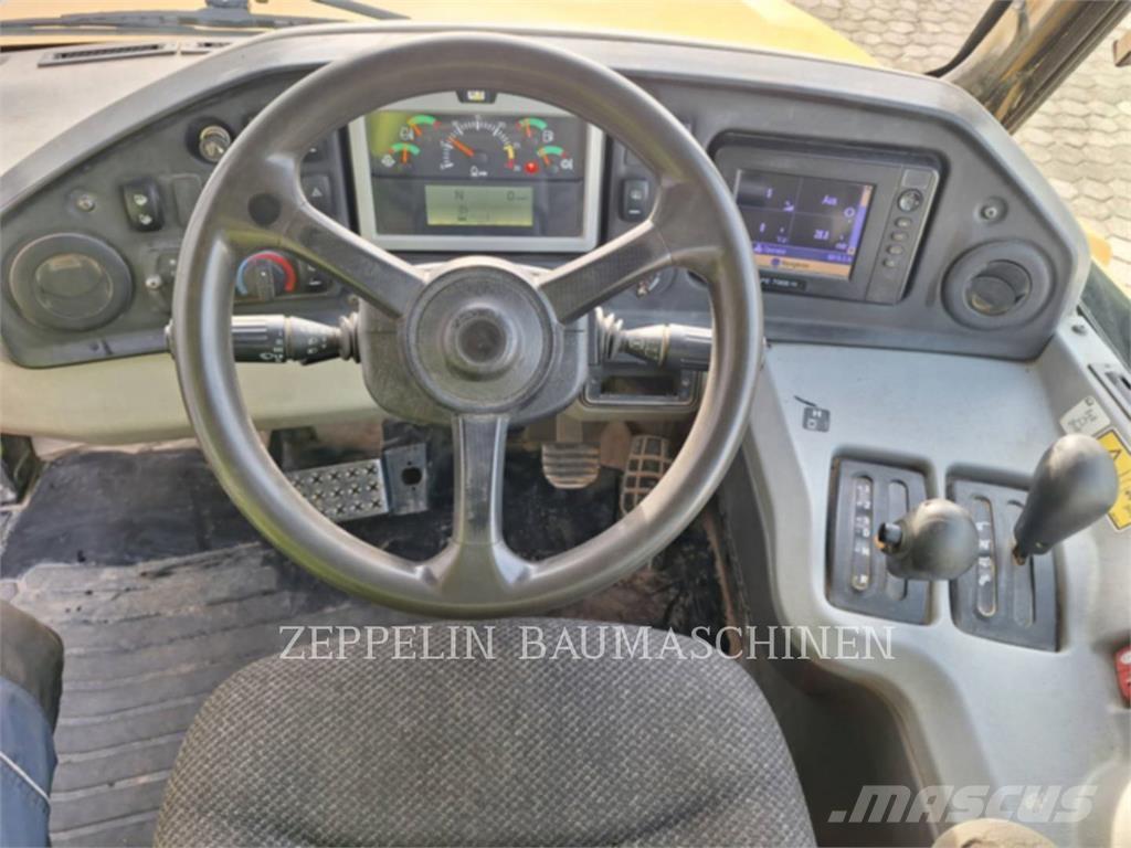 CAT 735B Dumpers articolati