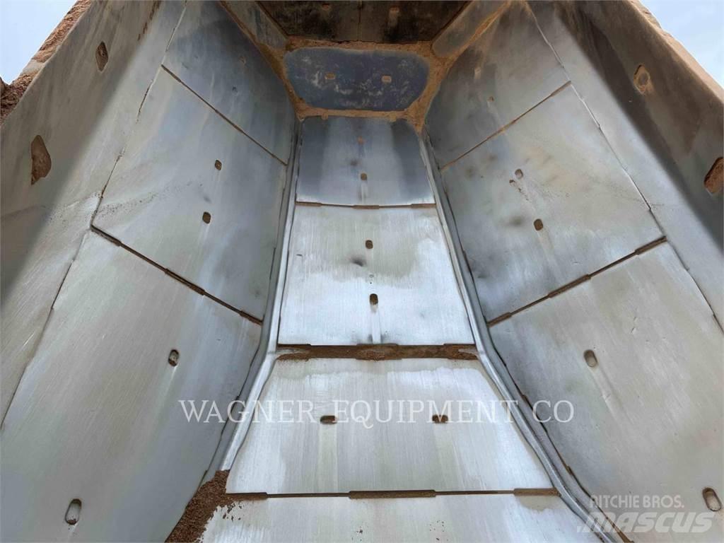 CAT 740B Dumpers articolati