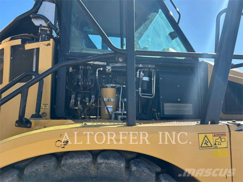 CAT 740B Dumpers articolati