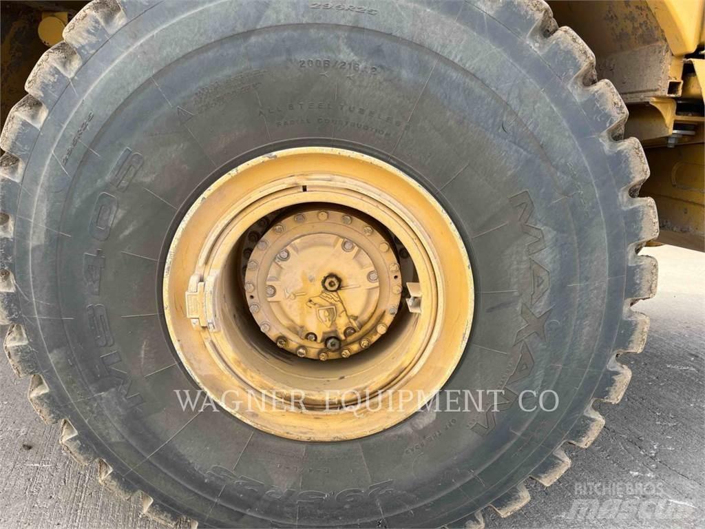 CAT 740B WT Autocisterne