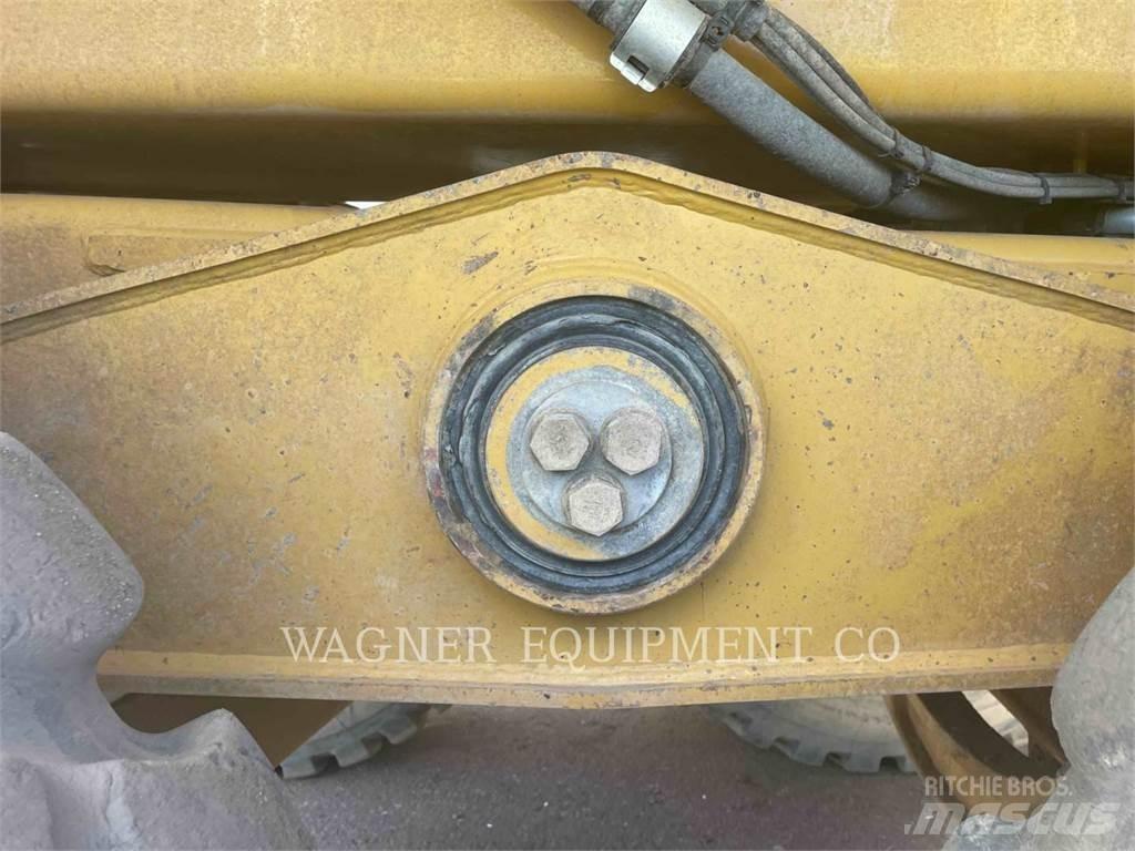 CAT 740B WT Autocisterne