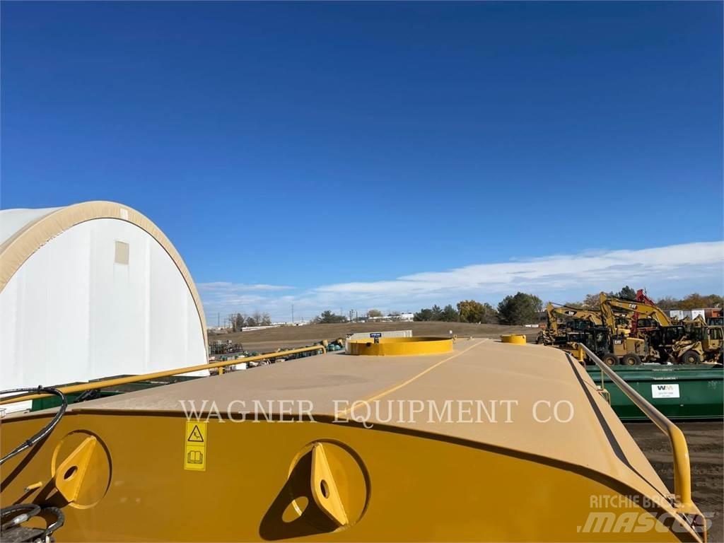 CAT 740B WT RB Autocisterne