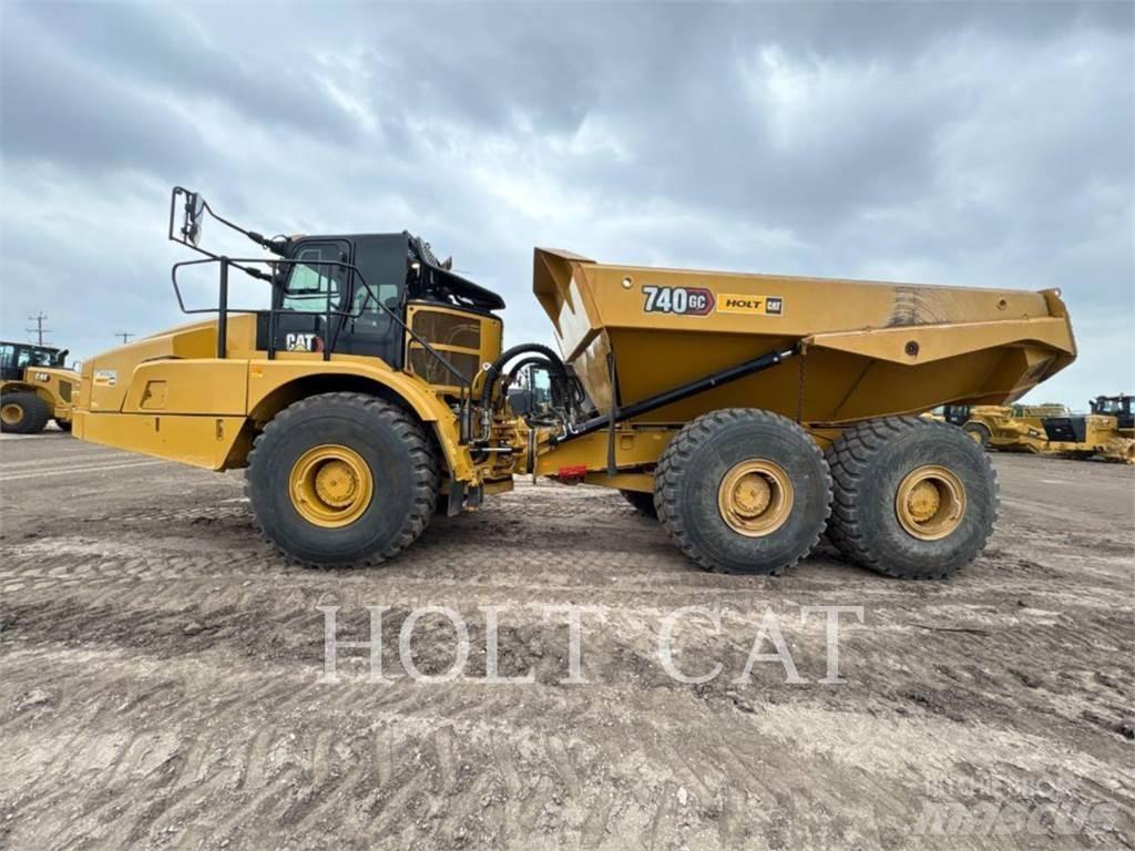 CAT 740GC Pale gommate