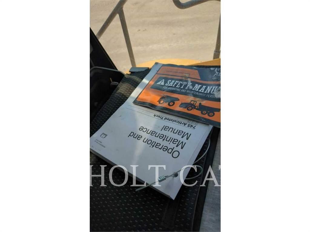 CAT 745 Dumpers articolati