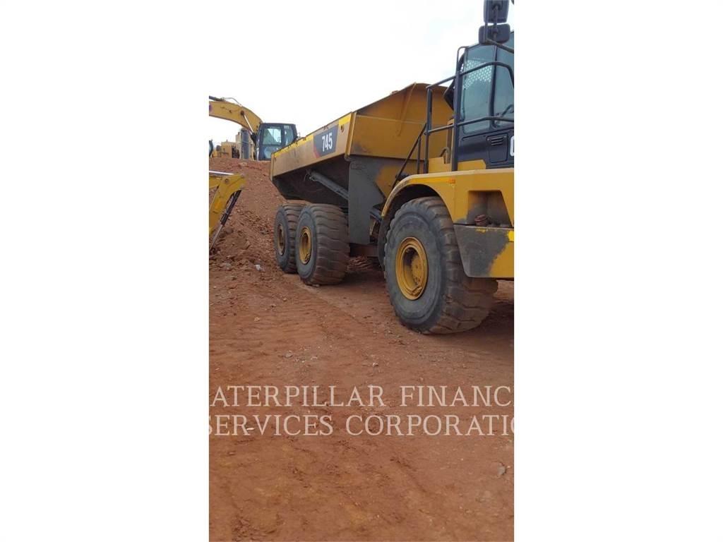 CAT 745 Dumpers articolati