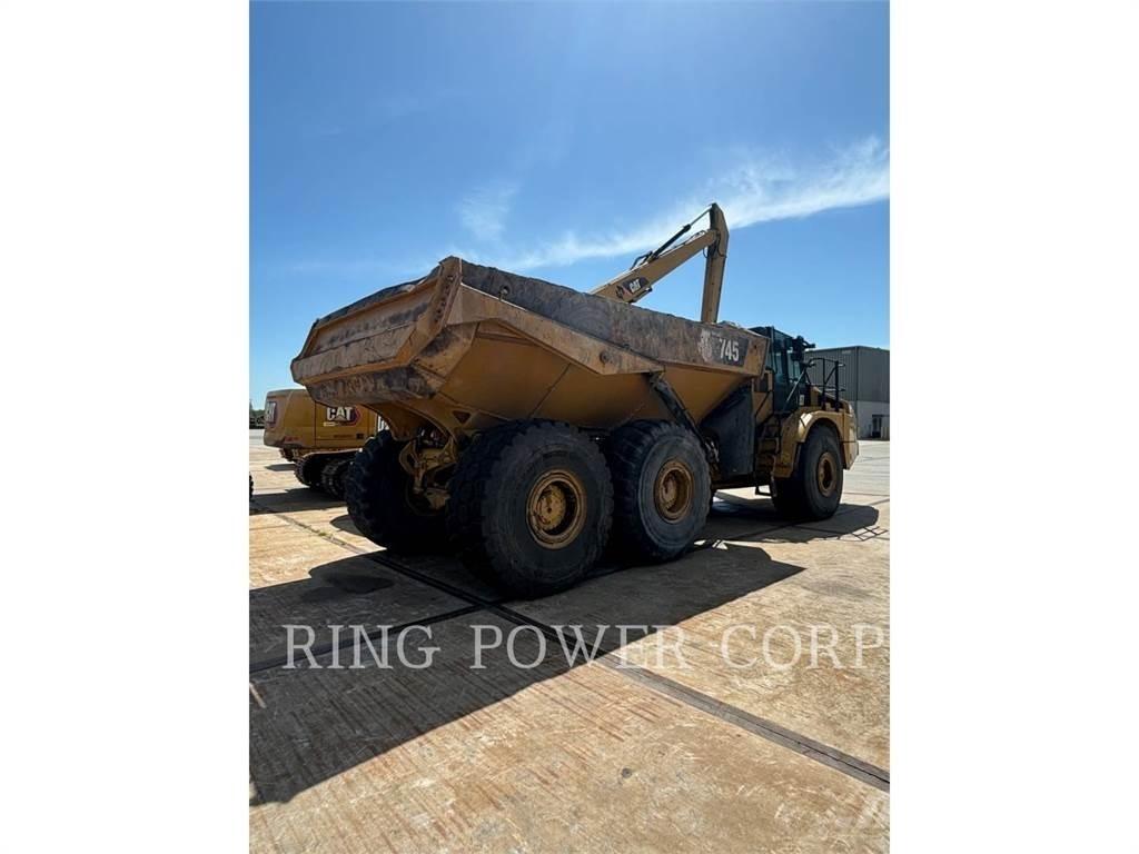 CAT 745 Dumpers articolati