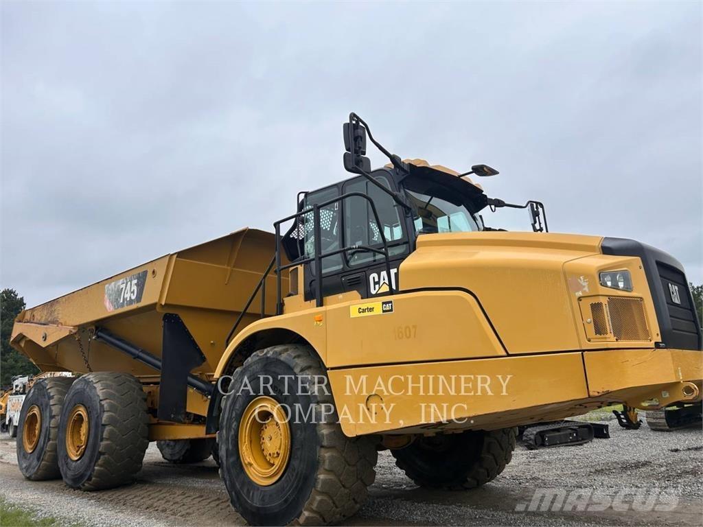 CAT 745 Dumpers articolati