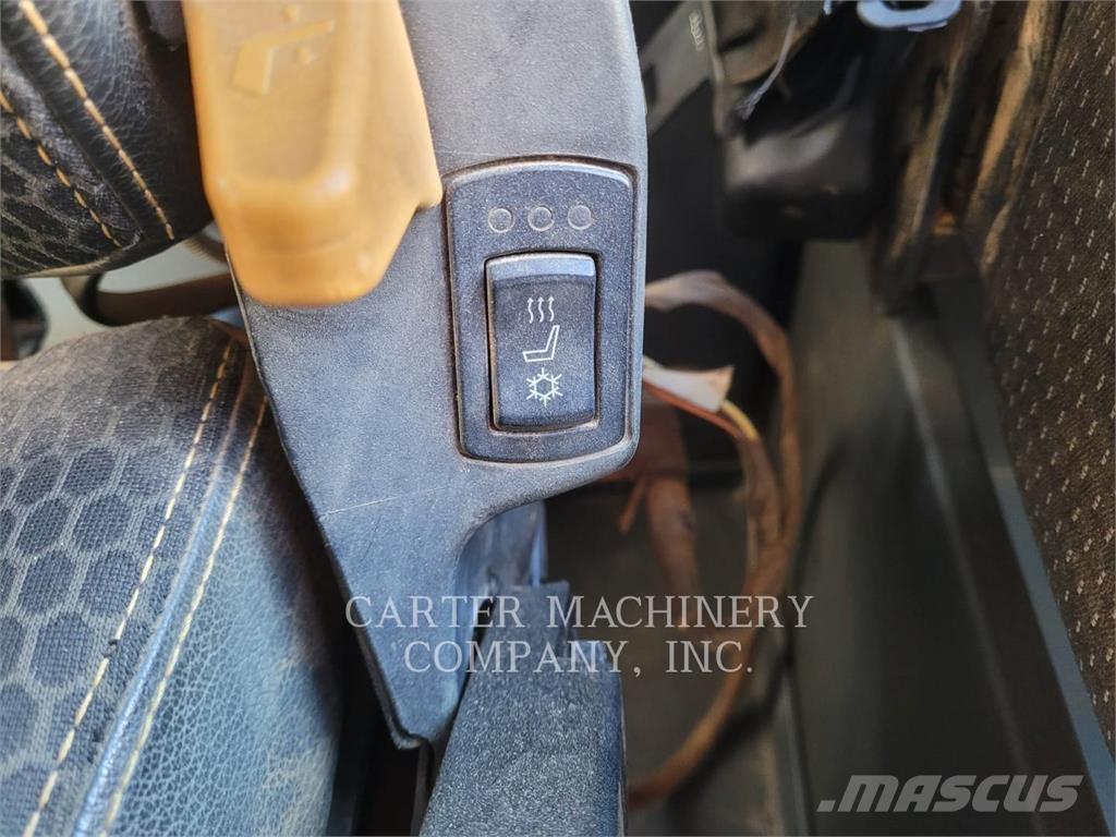 CAT 745 Dumpers articolati