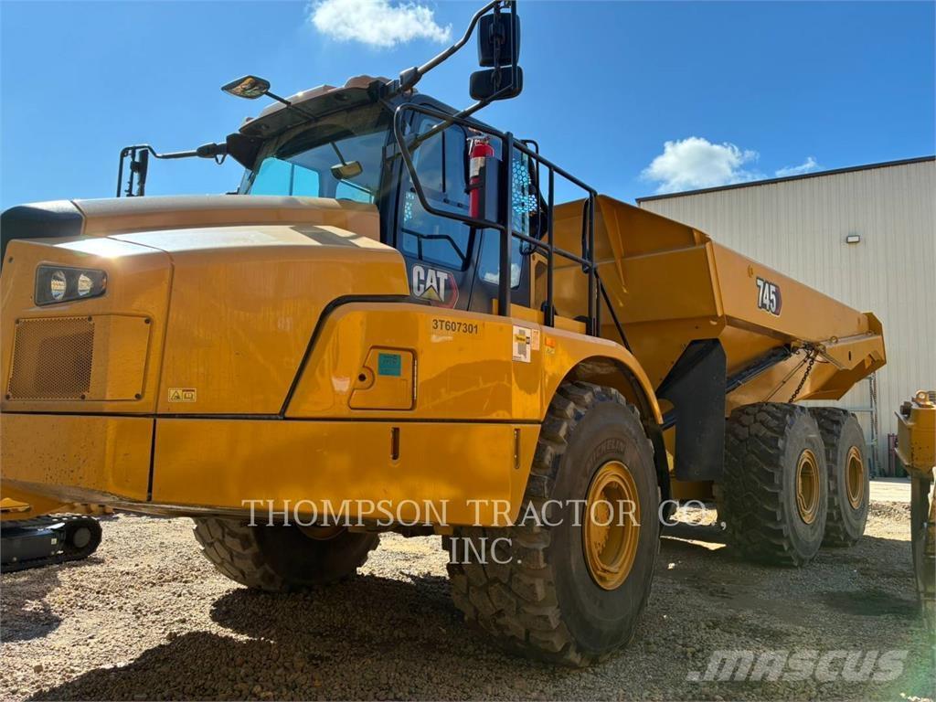 CAT 745 Dumpers articolati