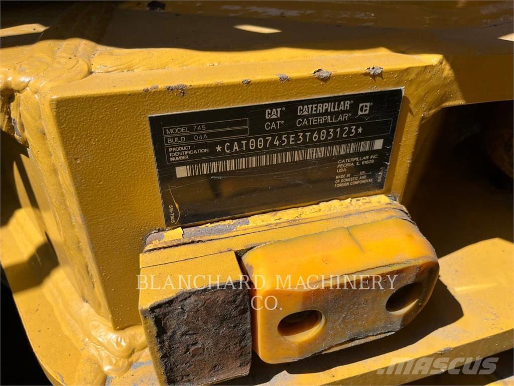 CAT 745 Dumpers articolati