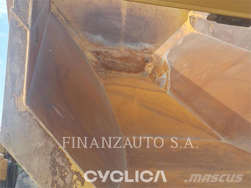 CAT 745 Dumpers articolati