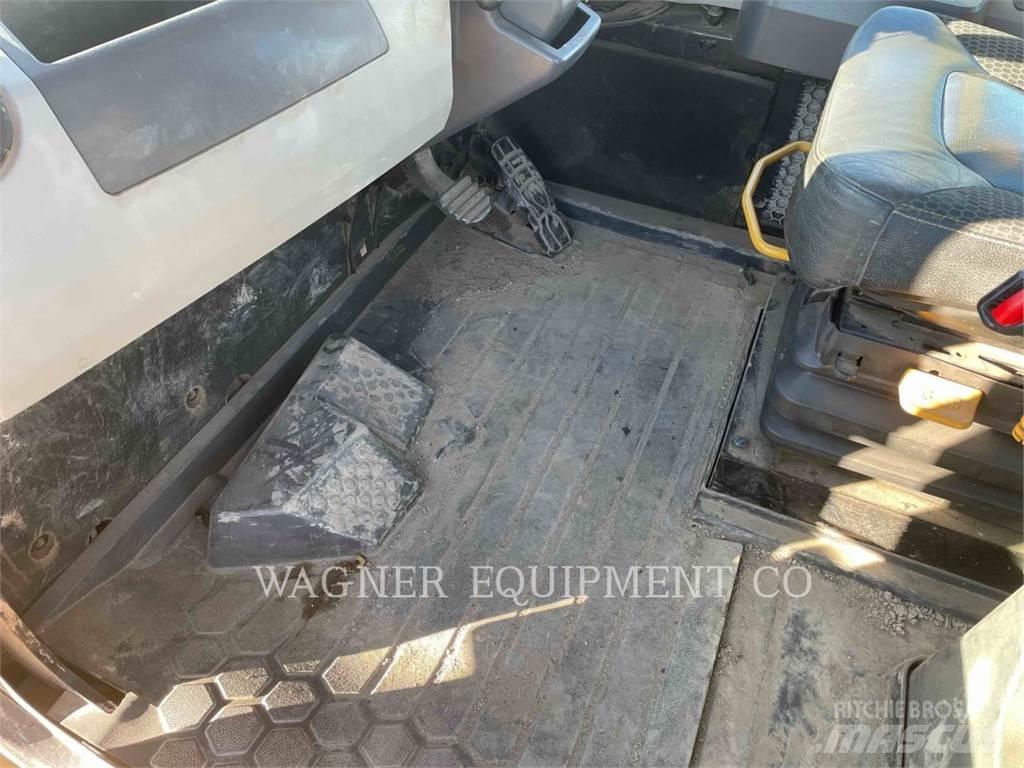 CAT 745 Dumpers articolati
