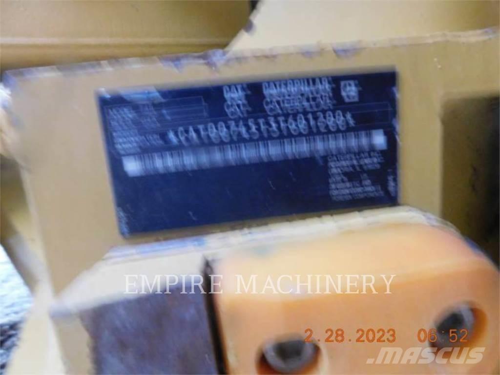 CAT 745-04 Dumpers articolati