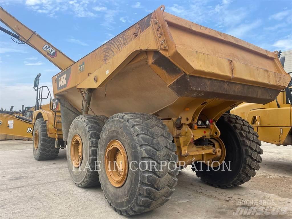 CAT 745C Dumpers articolati