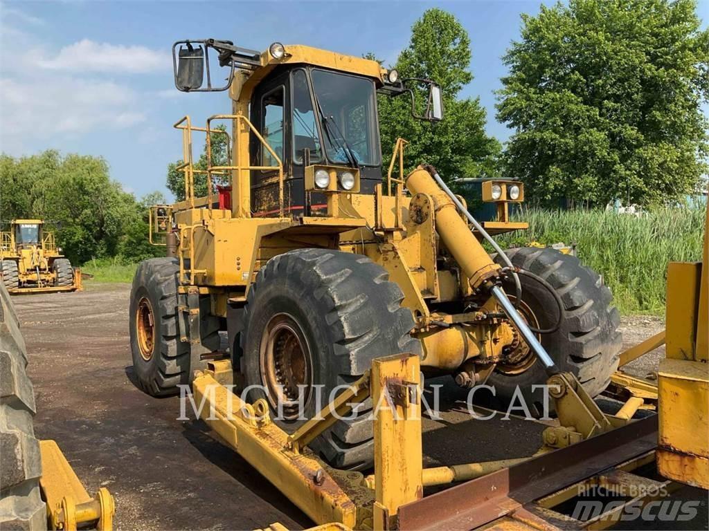 CAT 824C Pale gommate