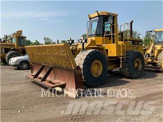 CAT 824C Pale gommate