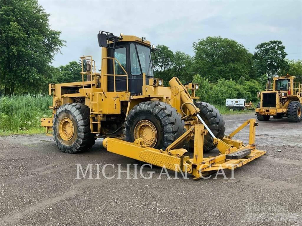 CAT 824C Pale gommate
