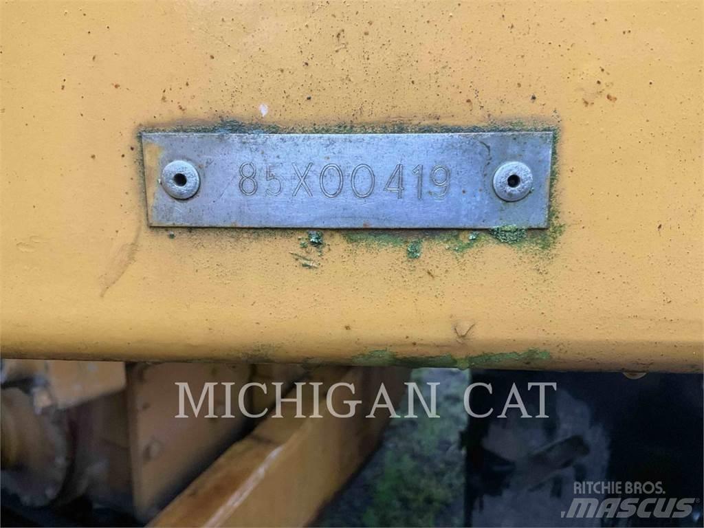 CAT 824C Pale gommate