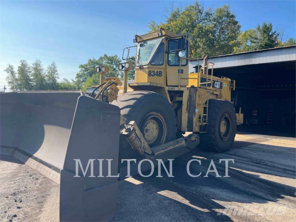 CAT 834B Dozer gommati