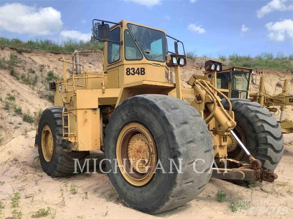 CAT 834B Pale gommate