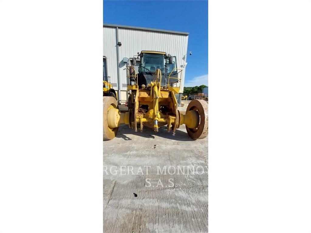 CAT 836K Dozer gommati