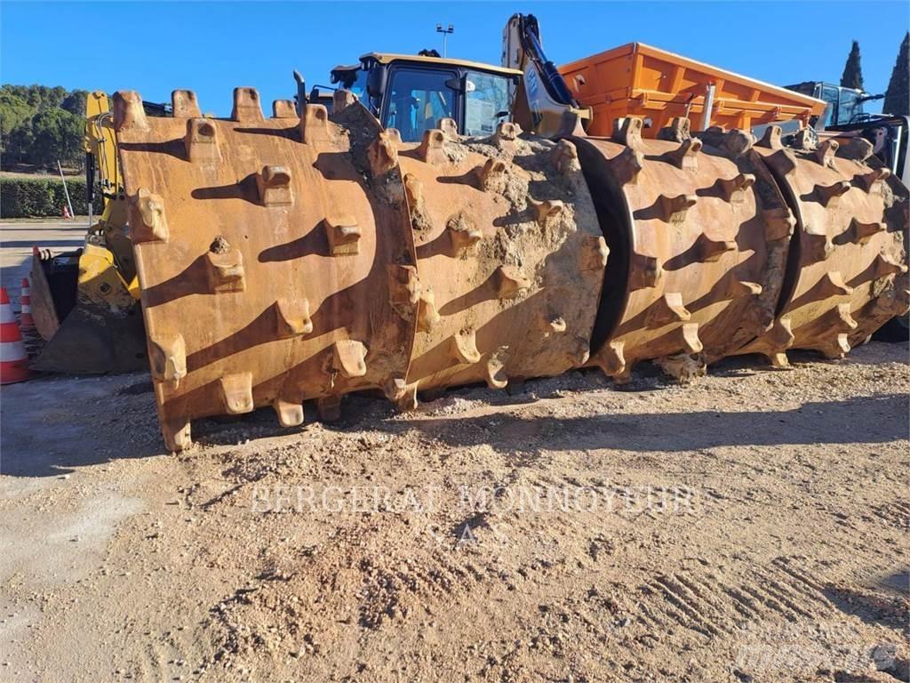 CAT 836K Dozer gommati