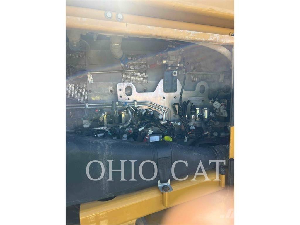 CAT 836K Dozer gommati