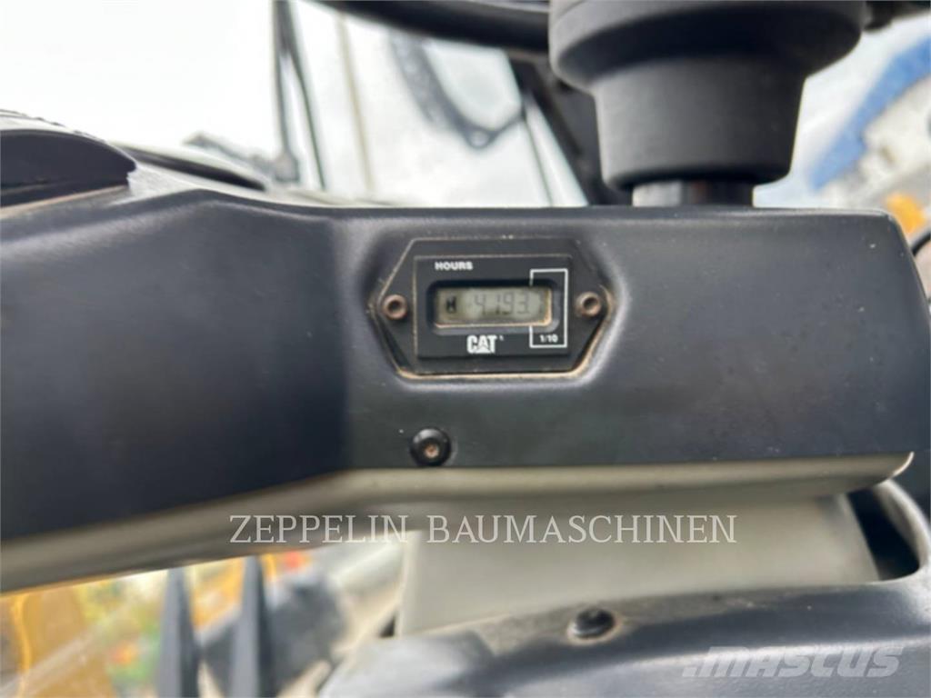 CAT 902 Pale gommate