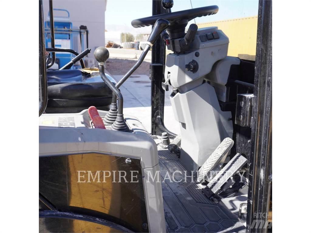 CAT 903 Pale gommate