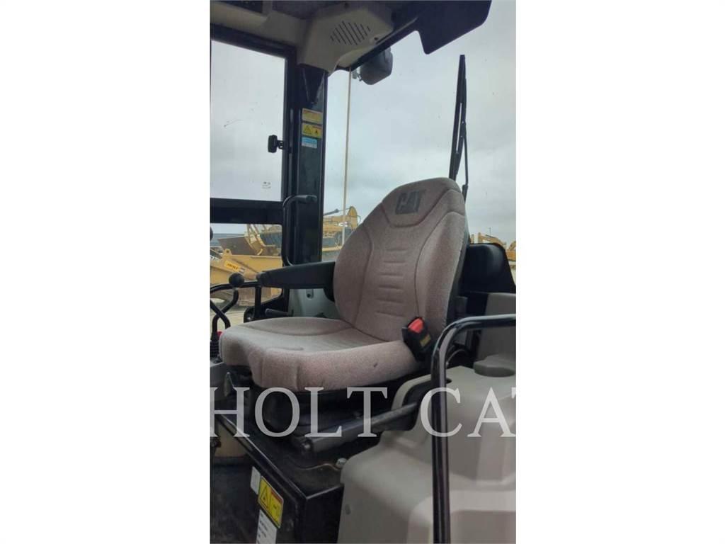 CAT 903C Pale gommate