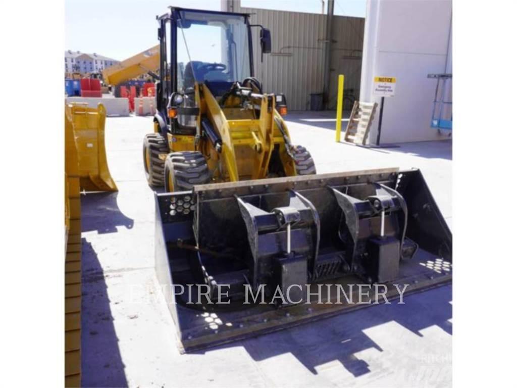 CAT 903C2 Pale gommate